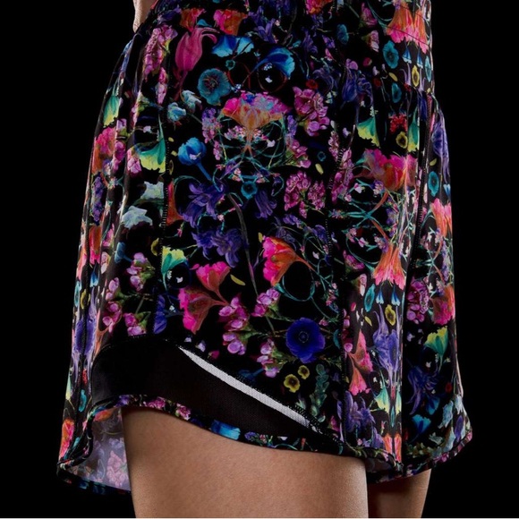 Lululemon Hotty Hot High Rise Lined Short 4” - Picture 2 of 7